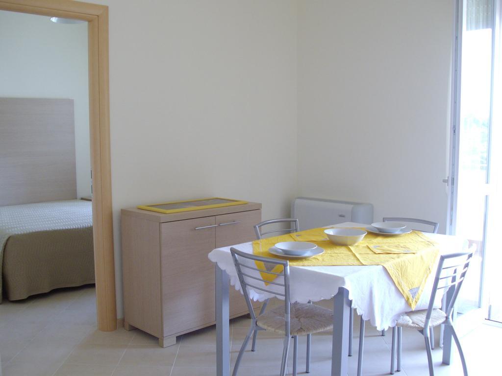 Residence Cleo Llido Degli Estensi Luaran gambar