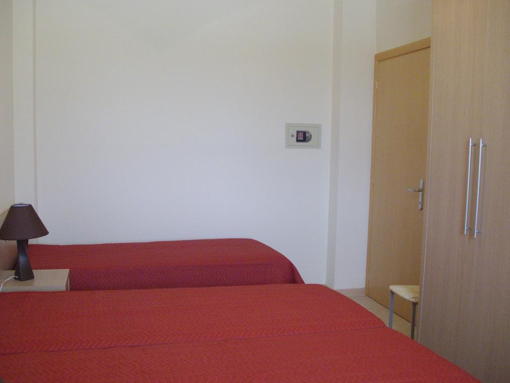 Residence Cleo Llido Degli Estensi Luaran gambar