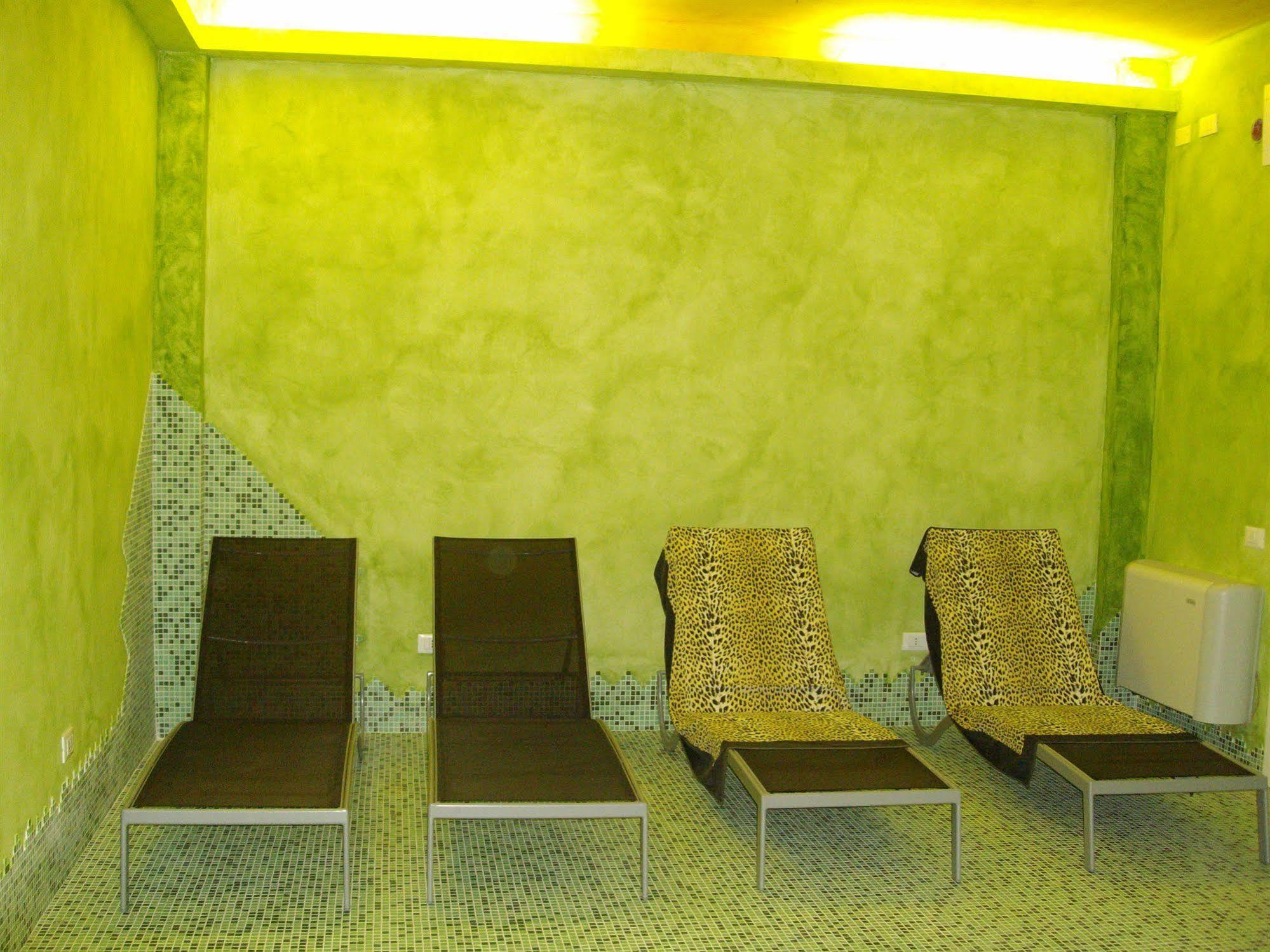 Residence Cleo Llido Degli Estensi Luaran gambar