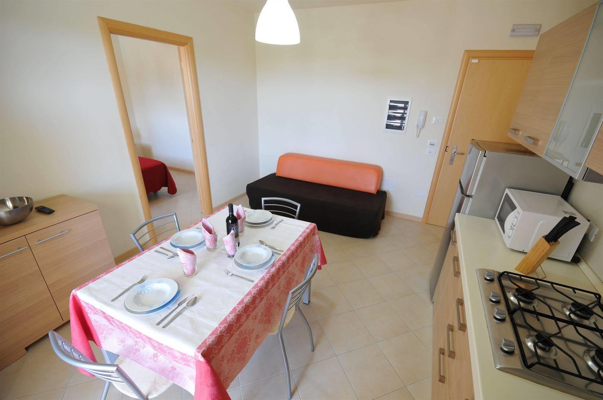 Residence Cleo Llido Degli Estensi Luaran gambar