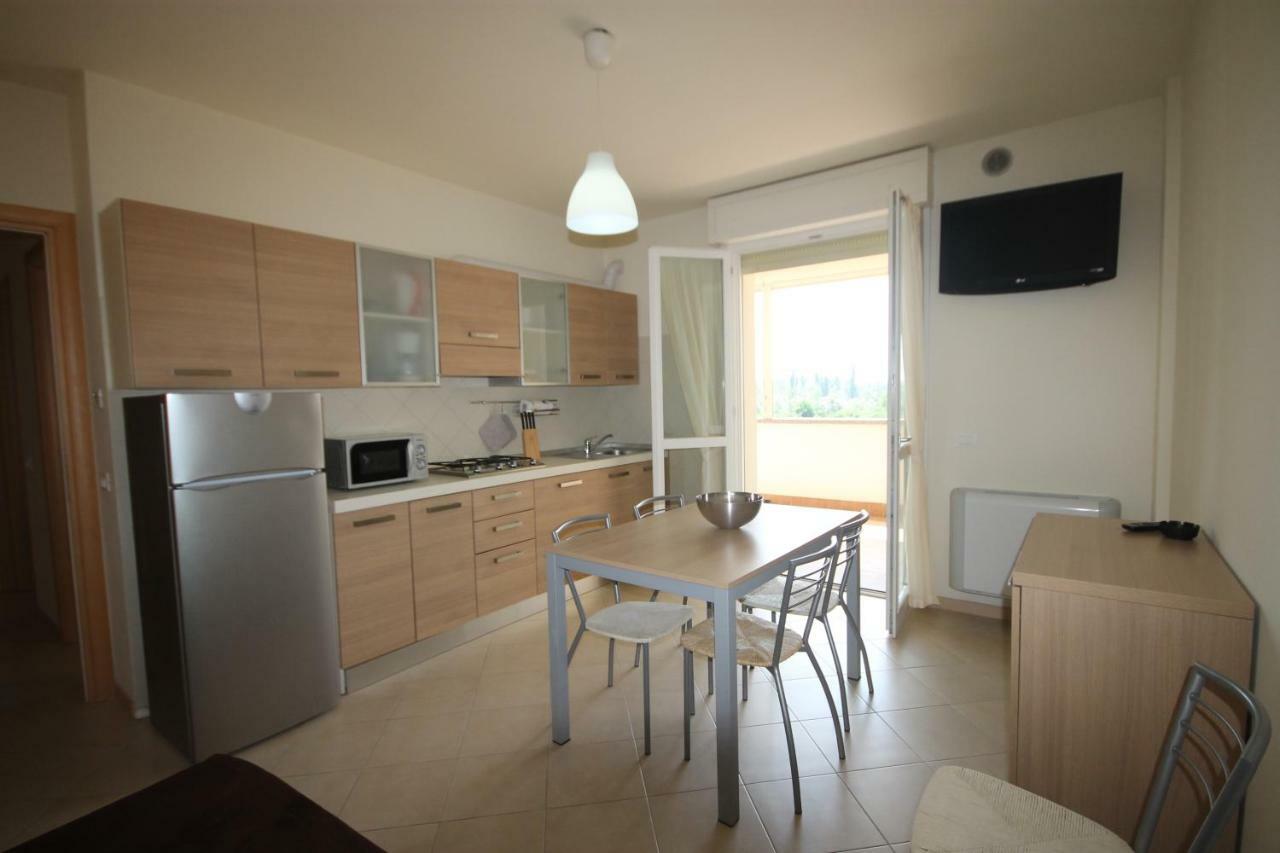 Residence Cleo Llido Degli Estensi Luaran gambar